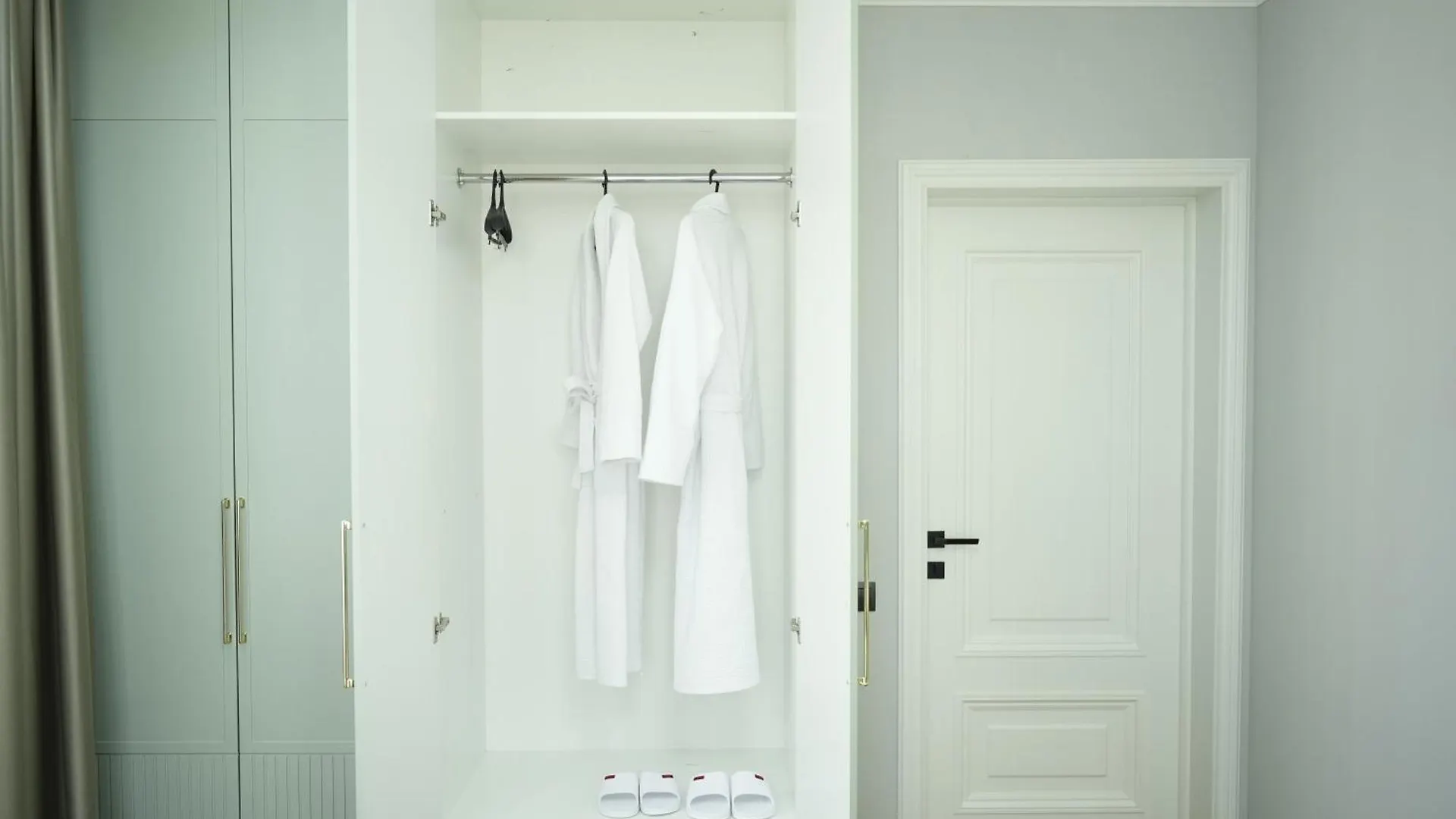 Lux Apartment На Абая Жк Lake Town Alma-Ata