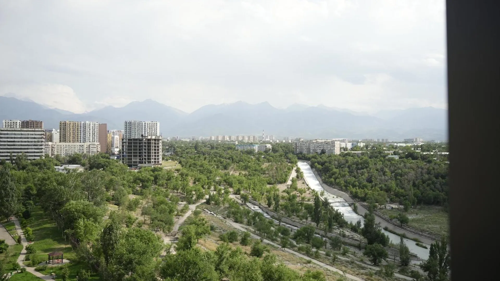 Lux Apartment На Абая Жк Lake Town Alma-Ata