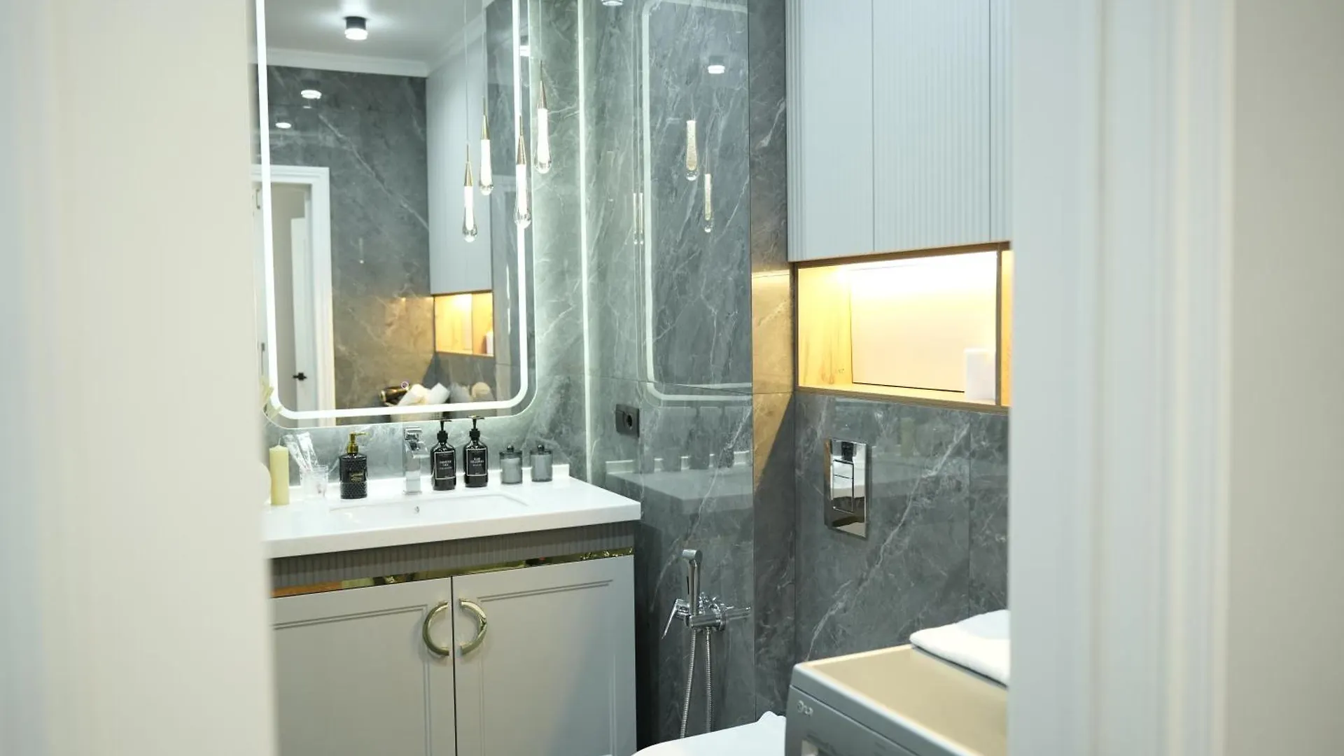 Lux Apartment На Абая Жк Lake Town Alma-Ata Kazakstan